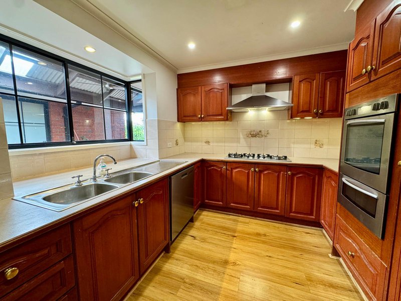 Photo - 6 Steamtrain Close, Sydenham VIC 3037 - Image 7