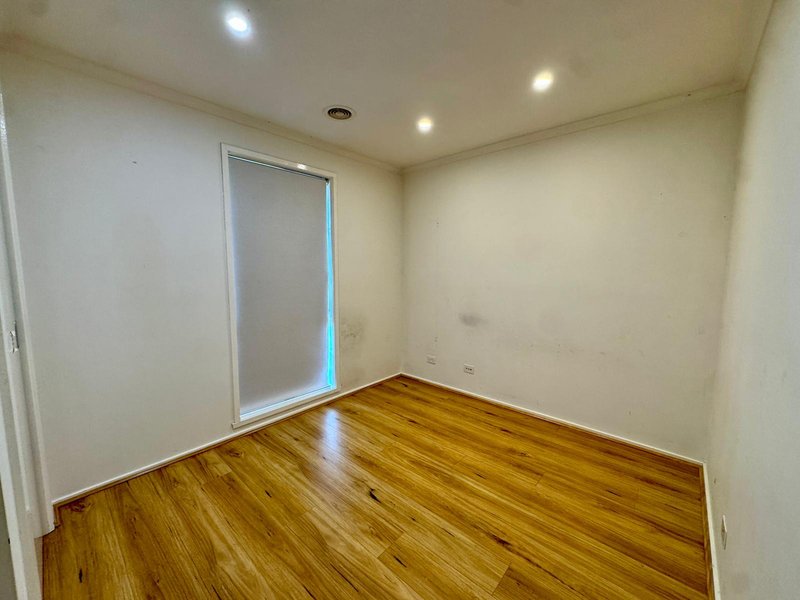 Photo - 6 Steamtrain Close, Sydenham VIC 3037 - Image 10