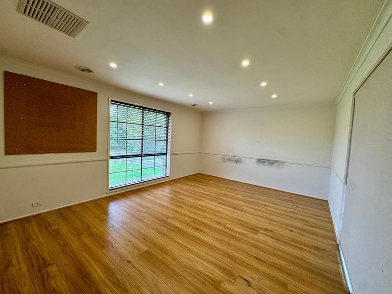 Photo - 6 Steamtrain Close, Sydenham VIC 3037 - Image 12