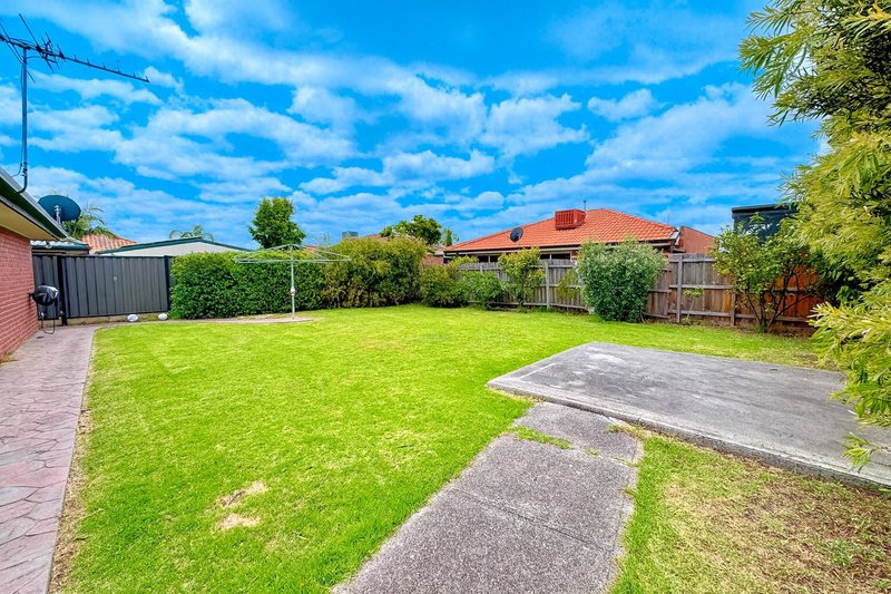 Photo - 6 Steamtrain Close, Sydenham VIC 3037 - Image 13