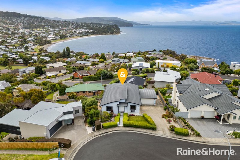 Photo - 6 Steen Court, Blackmans Bay TAS 7052 - Image 4