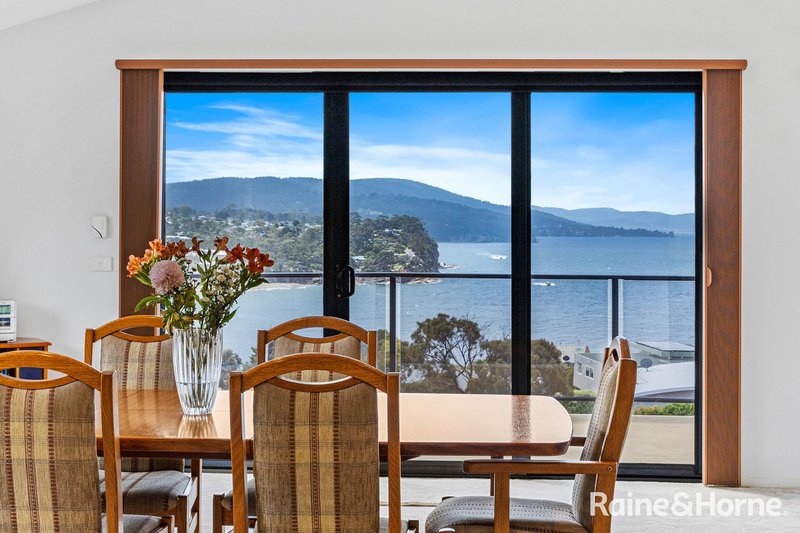 Photo - 6 Steen Court, Blackmans Bay TAS 7052 - Image 7