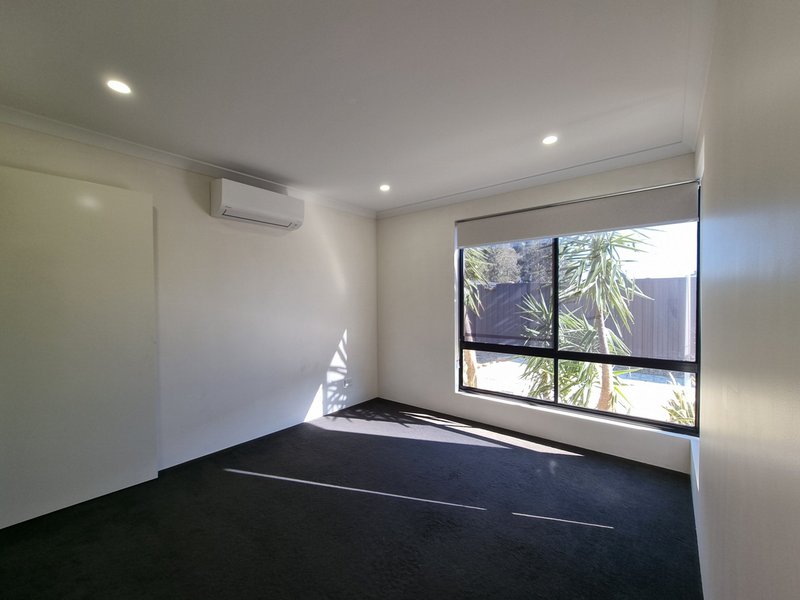 Photo - 6 Sturrock Close, Hilbert WA 6112 - Image 3