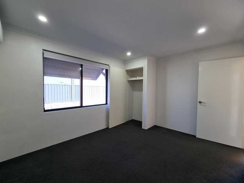 Photo - 6 Sturrock Close, Hilbert WA 6112 - Image 4