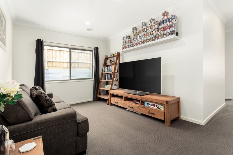 Photo - 6 Sunnybank Way, Pakenham VIC 3810 - Image 4