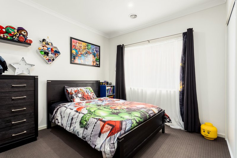 Photo - 6 Sunnybank Way, Pakenham VIC 3810 - Image 9