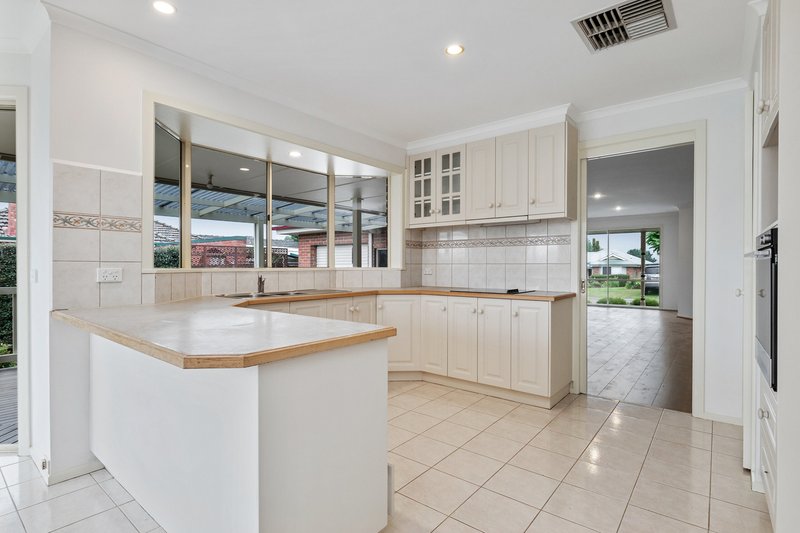 Photo - 6 Sunnyridge Court, Chirnside Park VIC 3116 - Image 2