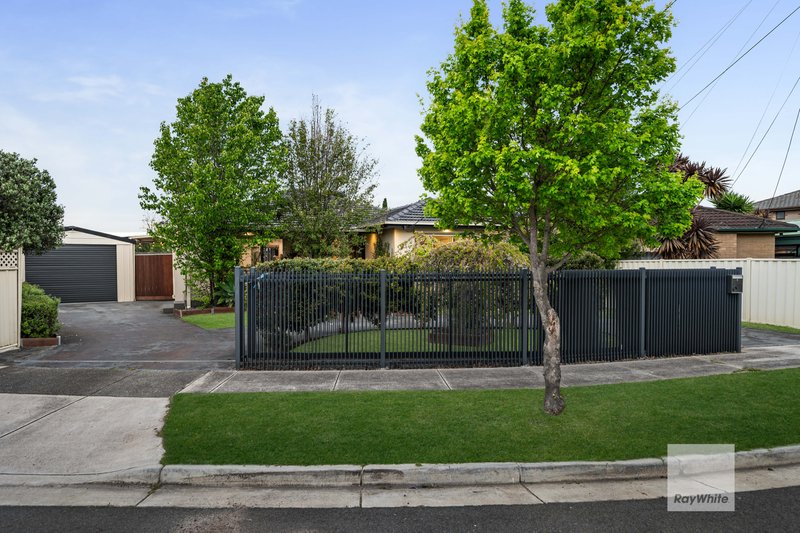 Photo - 6 Sutton Close, Gladstone Park VIC 3043 - Image 1