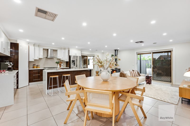 Photo - 6 Sutton Close, Gladstone Park VIC 3043 - Image 11
