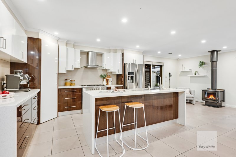 Photo - 6 Sutton Close, Gladstone Park VIC 3043 - Image 12