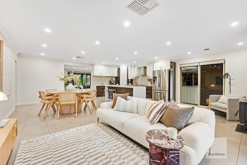 Photo - 6 Sutton Close, Gladstone Park VIC 3043 - Image 17
