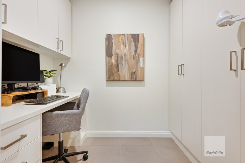 Photo - 6 Sutton Close, Gladstone Park VIC 3043 - Image 23