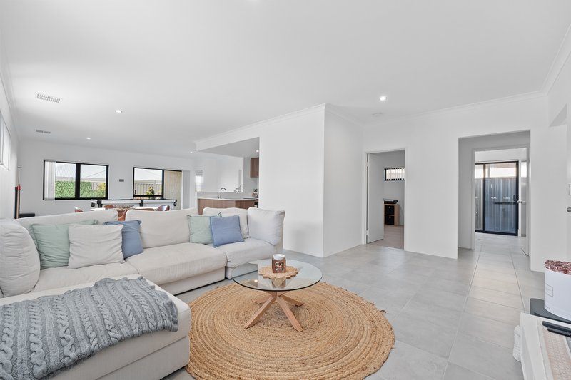 Photo - 6 Tablelands Drive, Baldivis WA 6171 - Image 3