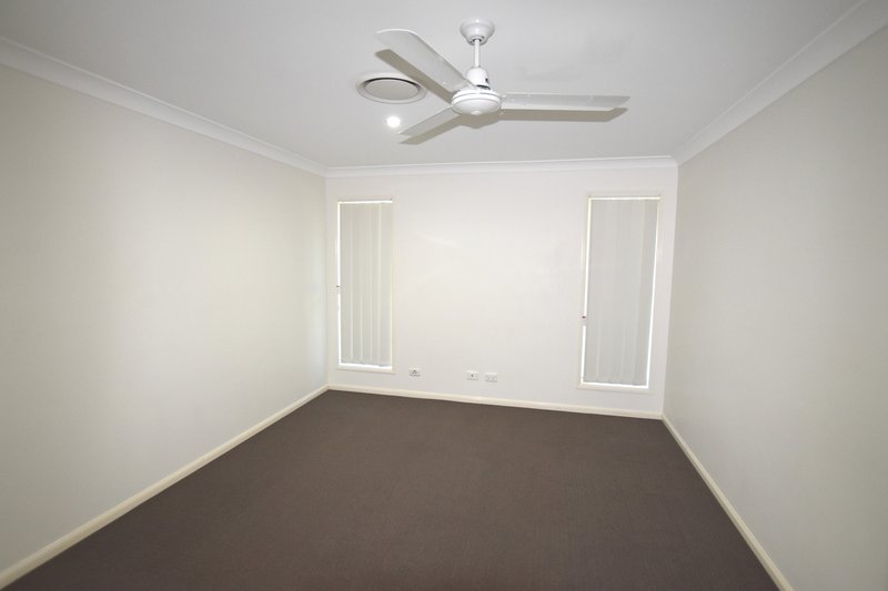 Photo - 6 Takoko Place, Kirkwood QLD 4680 - Image 6