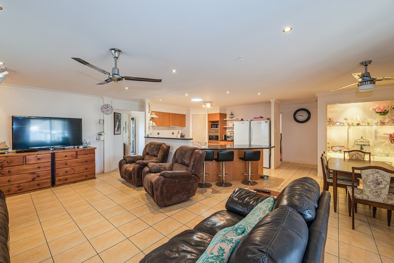 Photo - 6 Tallow Court, Sandstone Point QLD 4511 - Image 3