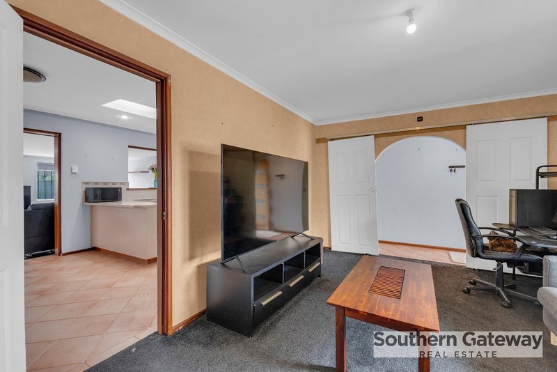 Photo - 6 Talwin Court, Kelmscott WA 6111 - Image 2