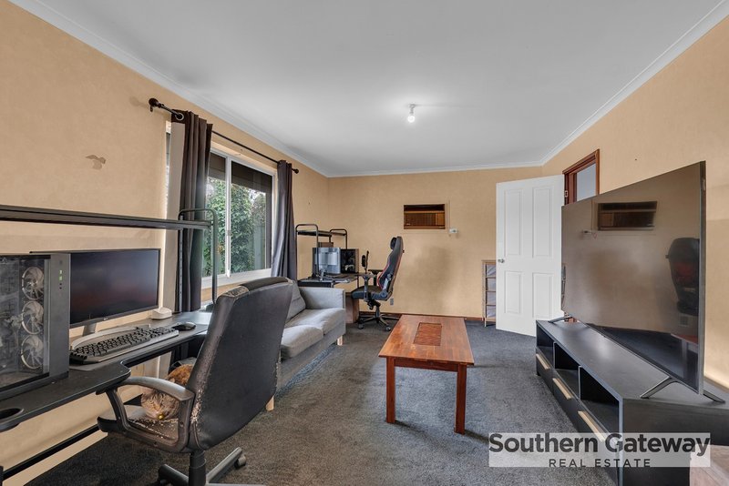Photo - 6 Talwin Court, Kelmscott WA 6111 - Image 3