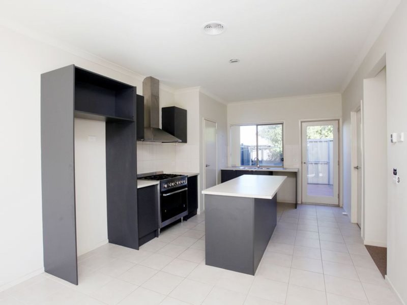 Photo - 6 Tanner Mews, Point Cook VIC 3030 - Image 3