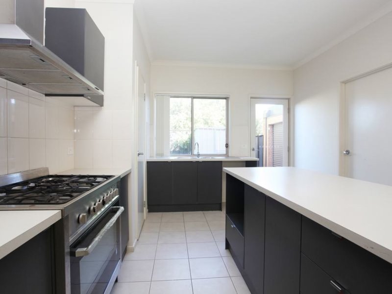 Photo - 6 Tanner Mews, Point Cook VIC 3030 - Image 4