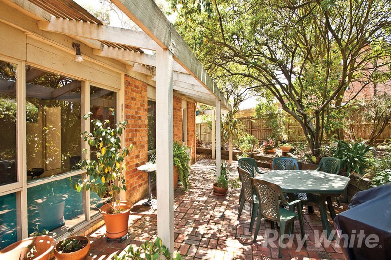 Photo - 6 Tawonga Court, Glen Waverley VIC 3150 - Image 11