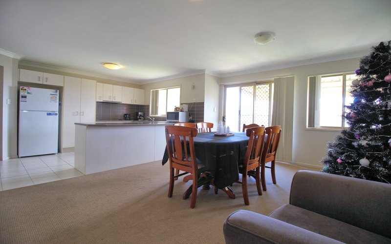 Photo - 6 Teresa Street, Nikenbah QLD 4655 - Image 2