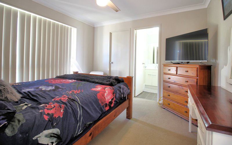 Photo - 6 Teresa Street, Nikenbah QLD 4655 - Image 7