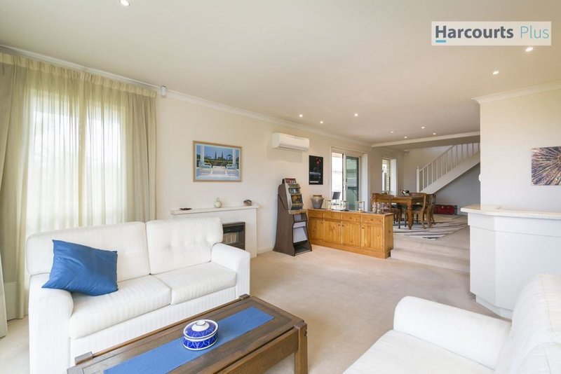 Photo - 6 Thermopylae Crescent, Hallett Cove SA 5158 - Image 4