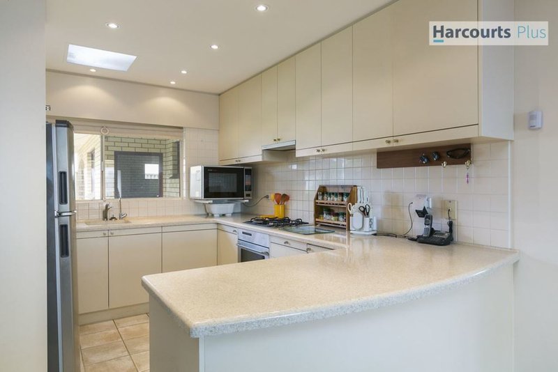 Photo - 6 Thermopylae Crescent, Hallett Cove SA 5158 - Image 5