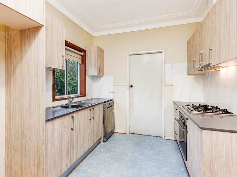 Photo - 6 Thomas Clarke Street, Westmead NSW 2145 - Image 5