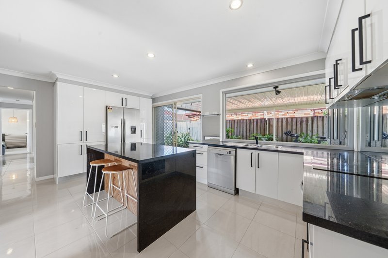 Photo - 6 Thornbill Place, Burleigh Waters QLD 4220 - Image 5