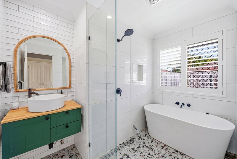 Photo - 6 Thornbill Place, Burleigh Waters QLD 4220 - Image 14