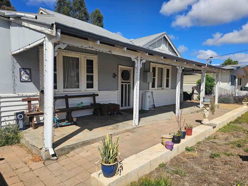 Photo - 6 Thornton Avenue, Kellerberrin WA 6410 - Image 3