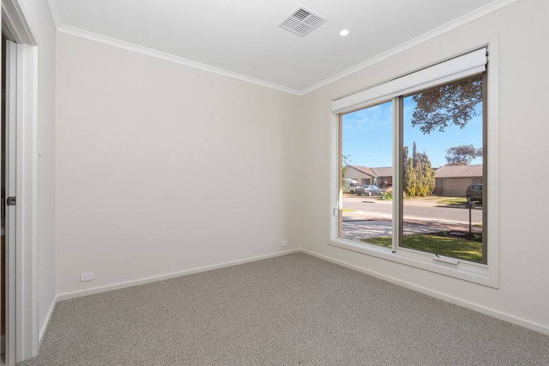 Photo - 6 Tiller Drive, Seaford SA 5169 - Image 6