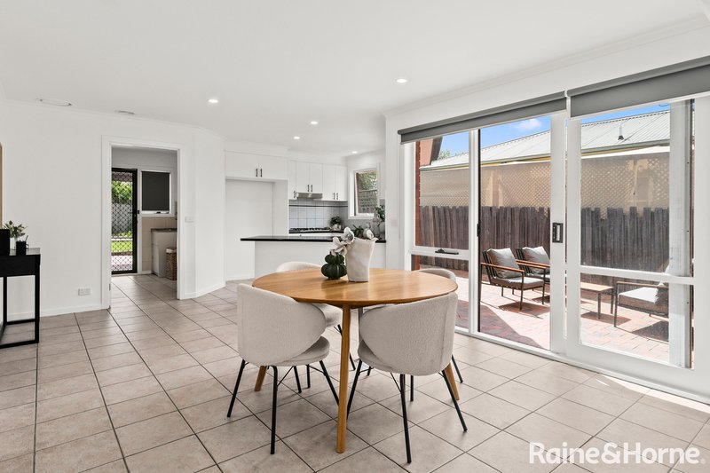 Photo - 6 Tolson Court, Roxburgh Park VIC 3064 - Image 6