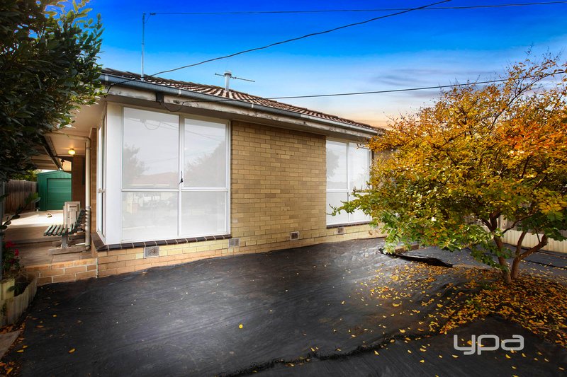 Photo - 6 Torino Street, St Albans VIC 3021 - Image 2