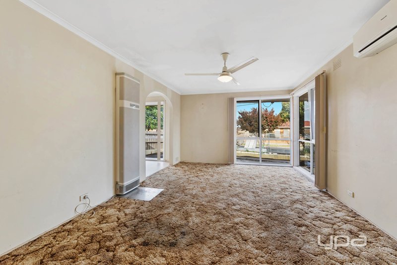 Photo - 6 Torino Street, St Albans VIC 3021 - Image 3