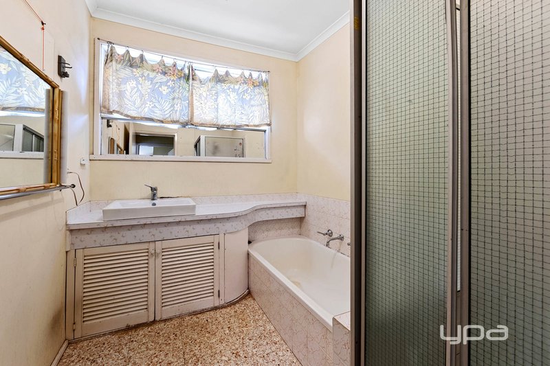 Photo - 6 Torino Street, St Albans VIC 3021 - Image 6