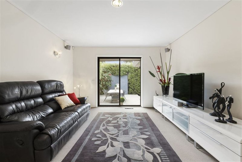 Photo - 6 Torwood Avenue, Glen Waverley VIC 3150 - Image 4