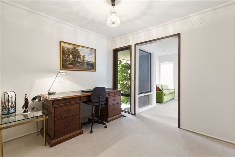 Photo - 6 Torwood Avenue, Glen Waverley VIC 3150 - Image 6