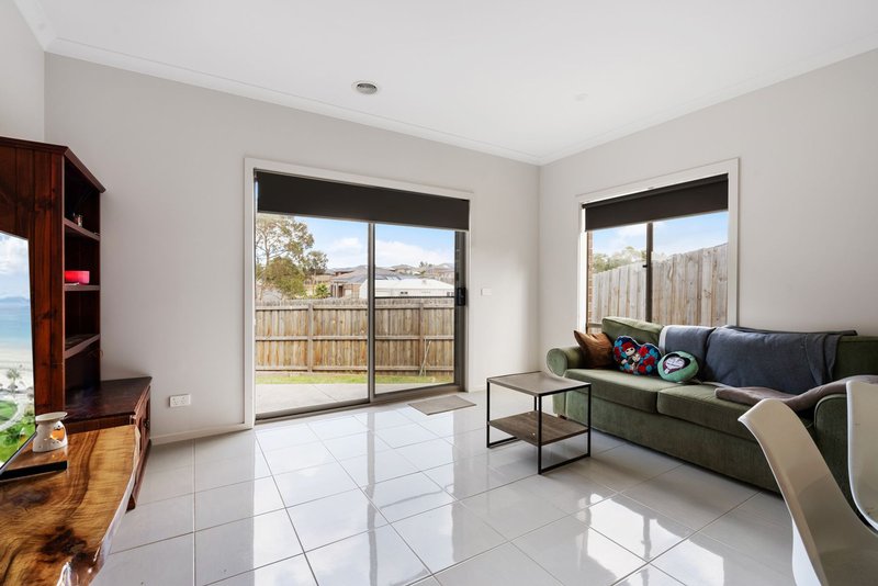 Photo - 6 Trask Rise, Bacchus Marsh VIC 3340 - Image 4