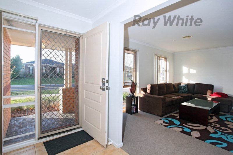 Photo - 6 Trieste Way, Point Cook VIC 3030 - Image 4