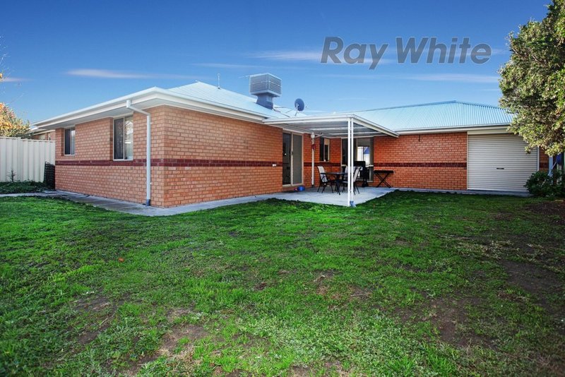 Photo - 6 Trieste Way, Point Cook VIC 3030 - Image 10