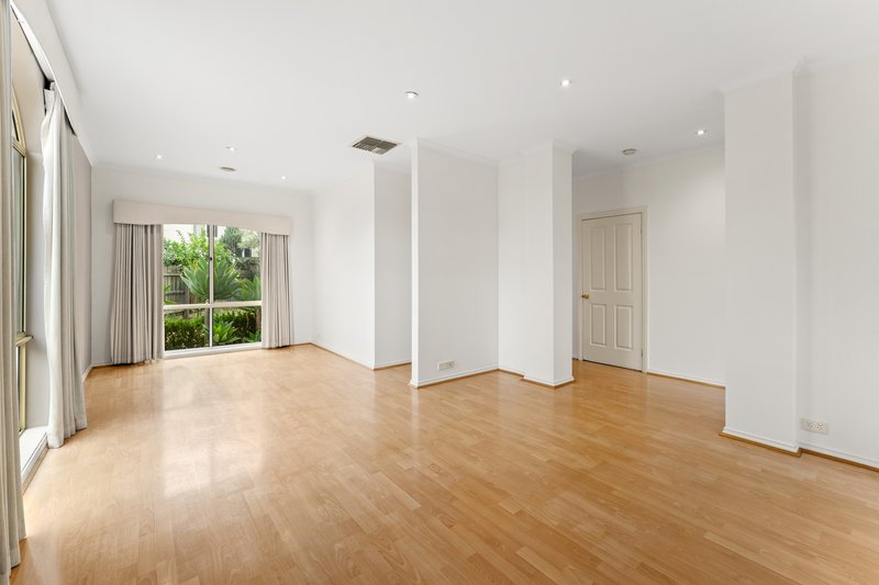 Photo - 6 Tucker Way, Macleod VIC 3085 - Image 2