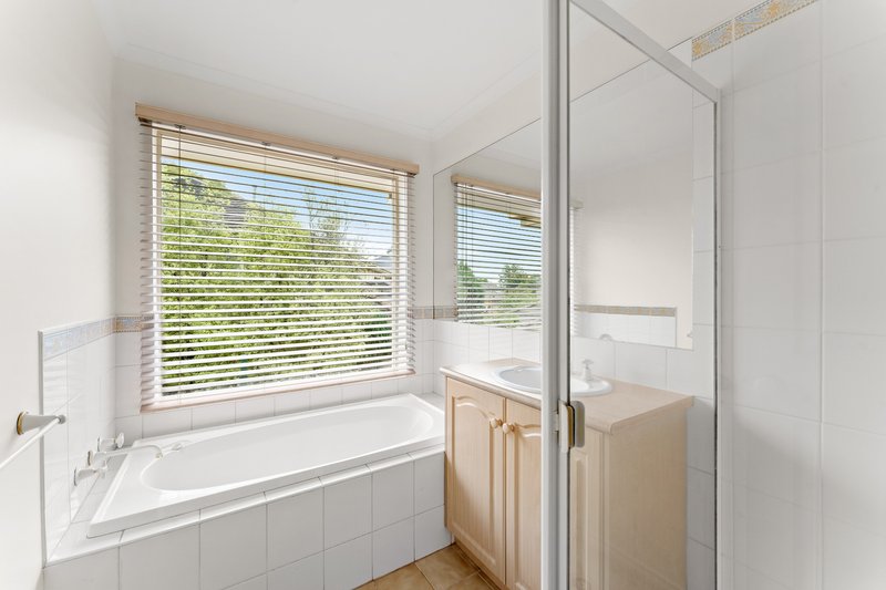 Photo - 6 Tucker Way, Macleod VIC 3085 - Image 5