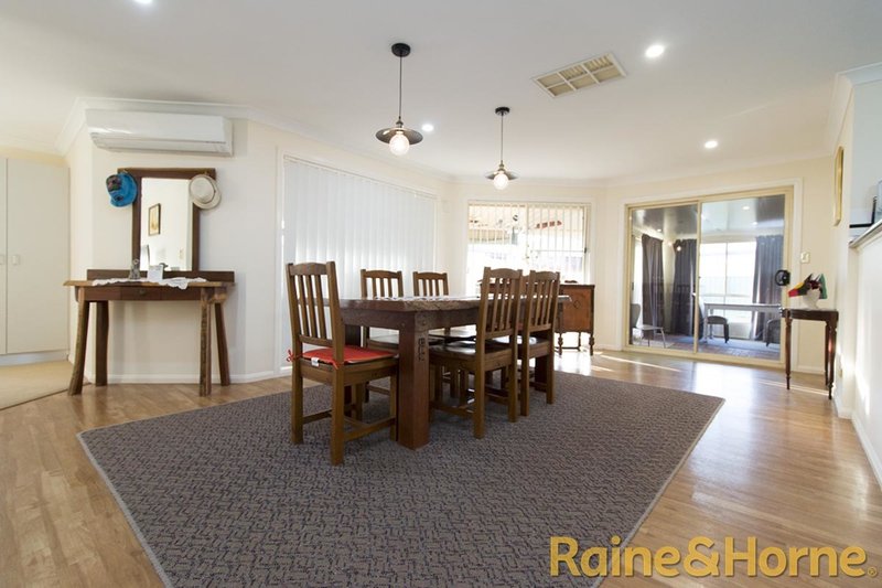 Photo - 6 Tulloch Place, Dubbo NSW 2830 - Image 3