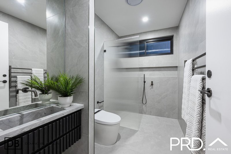 Photo - 6 Tyalgum Ave , Panania NSW 2213 - Image 13