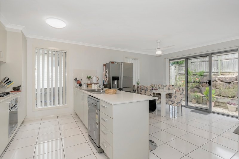 Photo - 6 Venetian Way, Coomera QLD 4209 - Image 5