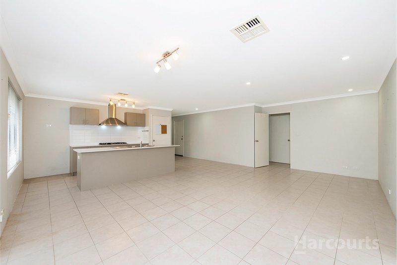 Photo - 6 Venulosa Avenue, Halls Head WA 6210 - Image 3