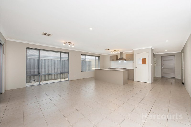 Photo - 6 Venulosa Avenue, Halls Head WA 6210 - Image 4