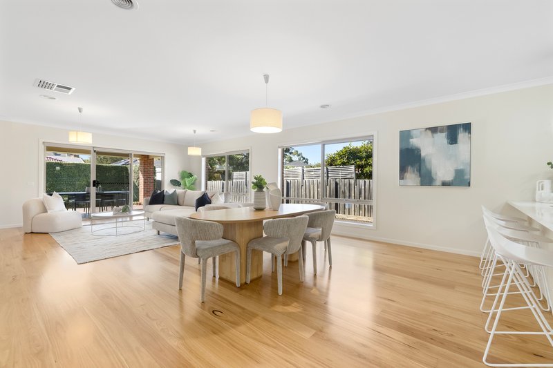 Photo - 6 Vera Street, Murrumbeena VIC 3163 - Image 3